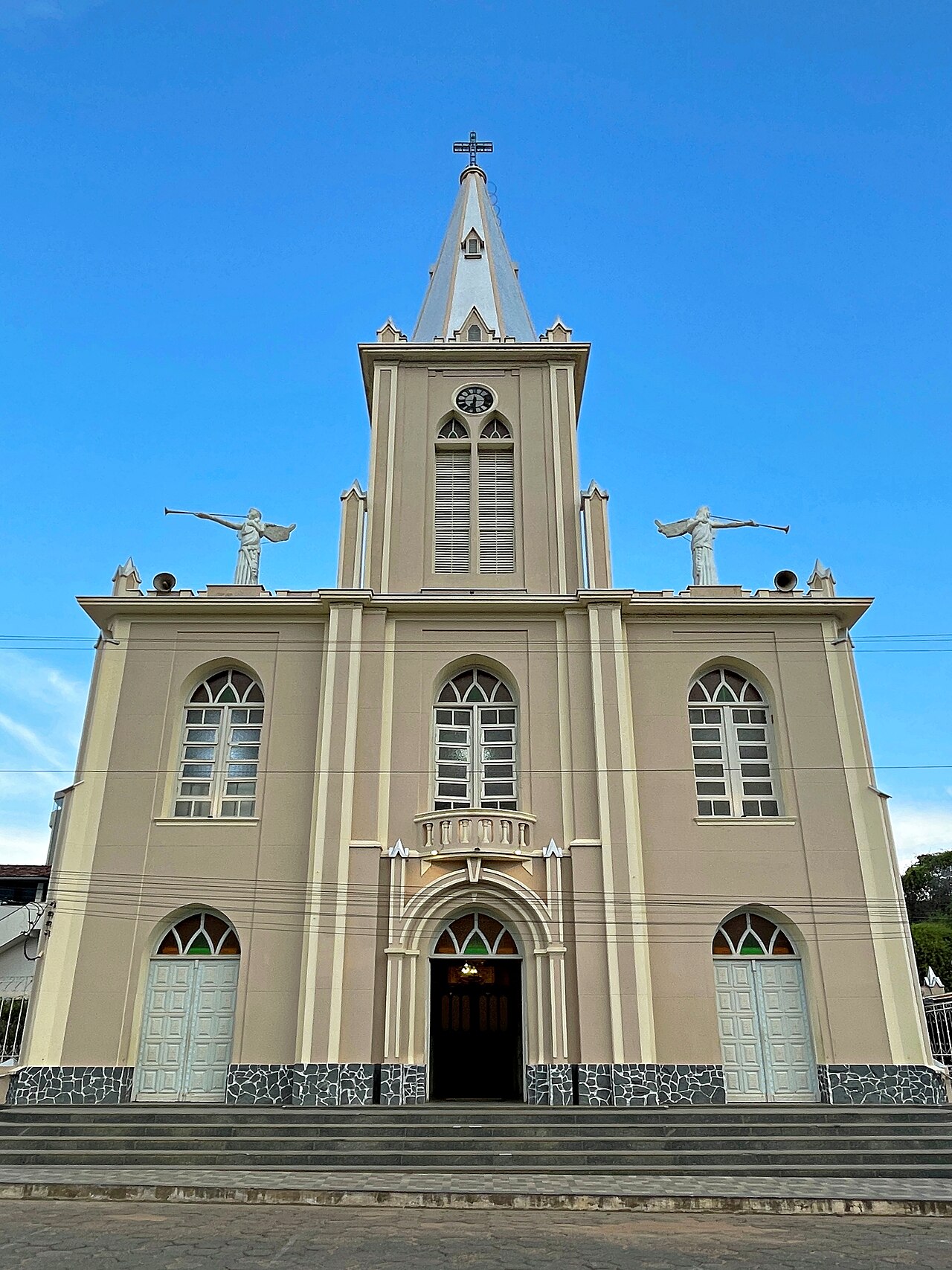 Fachada real do Santuário São Sebastião em Raul Soares